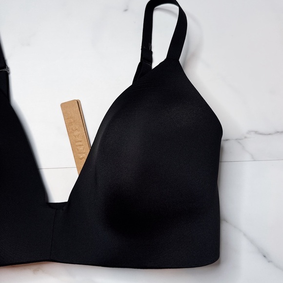 NWT Skims Wireless Form T-Shirt Bra - Picture 3 of 5